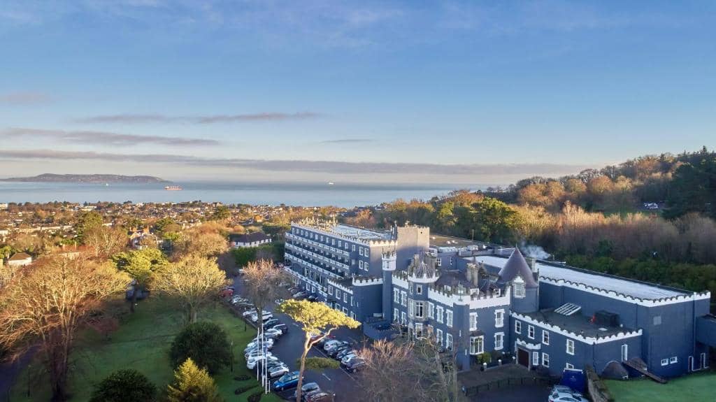 Hotels near Killiney Hill Park