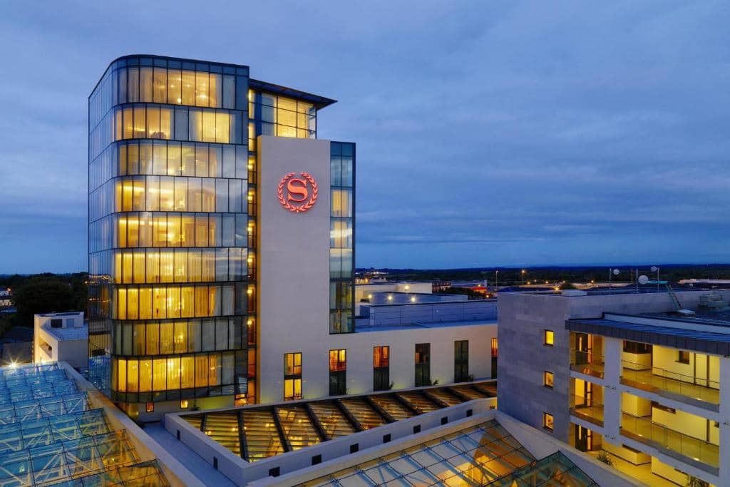 Hotels near Technological University of the Shannon: Midlands