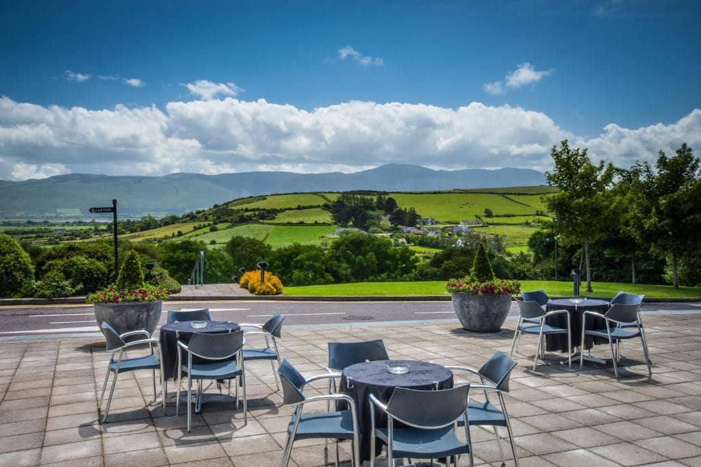 Hotels near Fenit Lighthouse