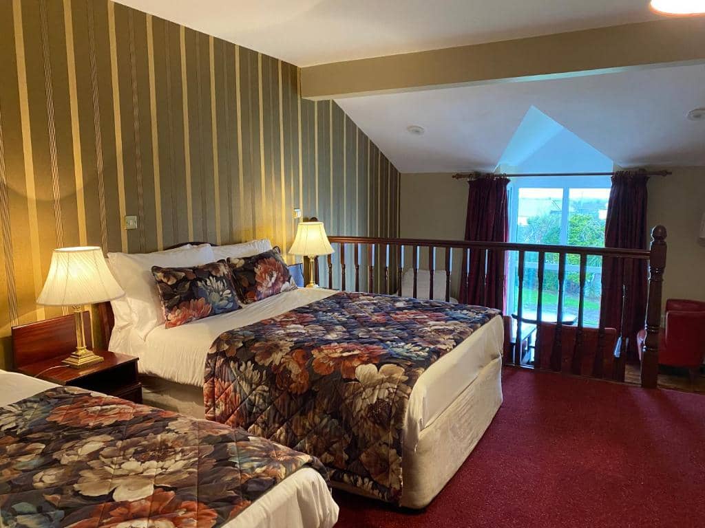 Hotels near Rossbeigh Beach