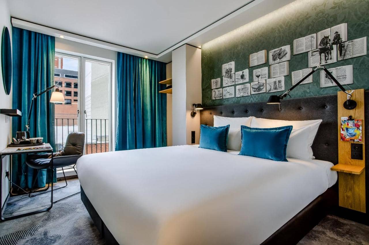 Top Hotels near Henry Street