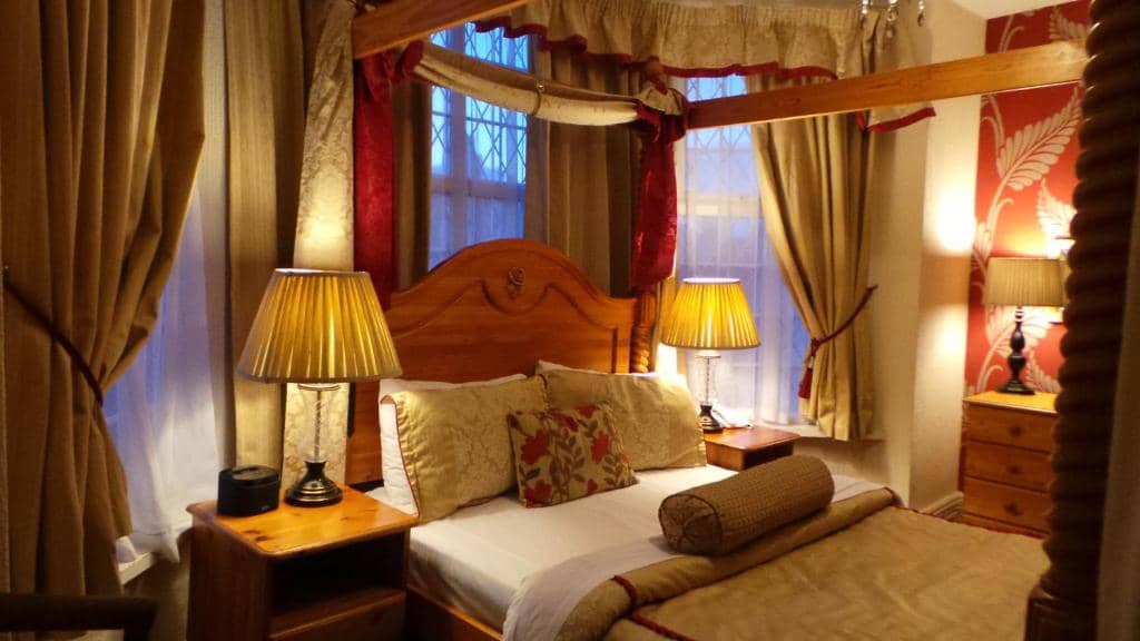 Brookside Hotel & Restaurant