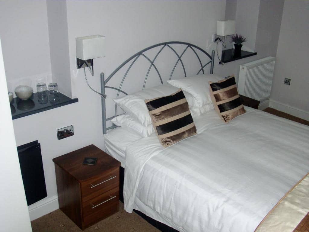 Farnham Hotel